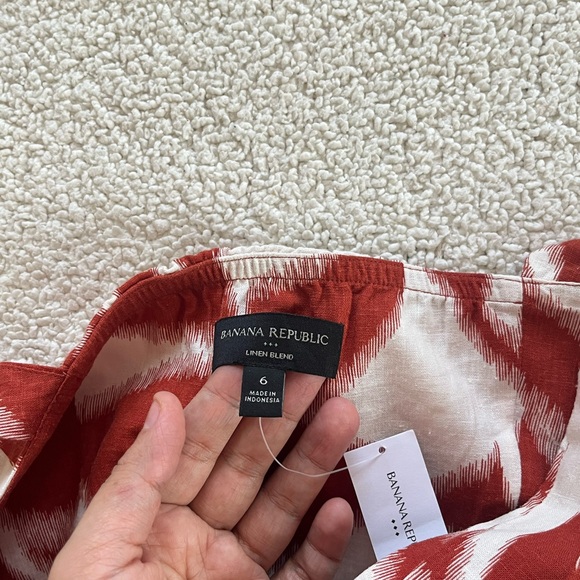 Banana Republic Vibrant Red and White linen Patterned Crop Top - Picture 9 of 10
